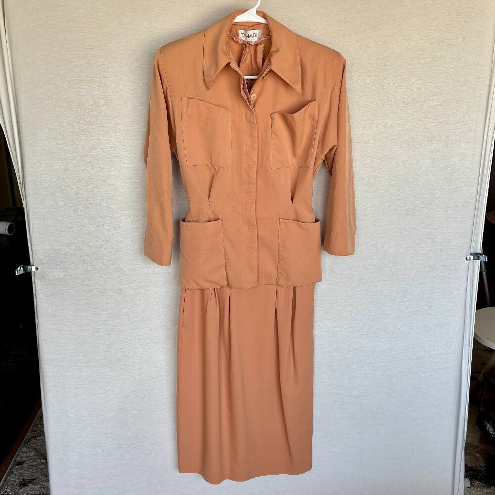 Vintage Women’s Tahari Skirt Suit Set in Terracotta Peach Size 6